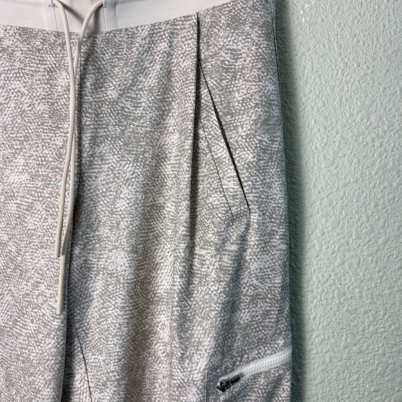 ATHLETA Venture Printed Pant, Viper Grey SIZE 2 Lightweight Workout Exercise - Picture 9 of 9